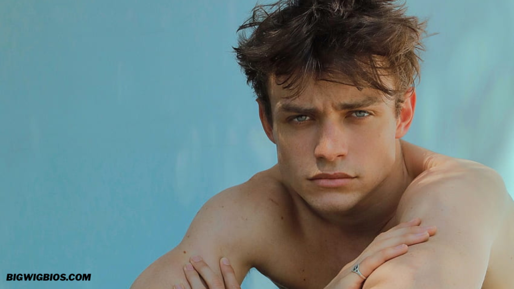 Thomas Doherty shirtless